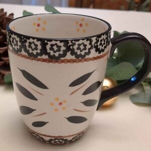 Temptations By Tara Black and White Mug OLD WORLD 16 Oz. LARGE! Stoneware.$12